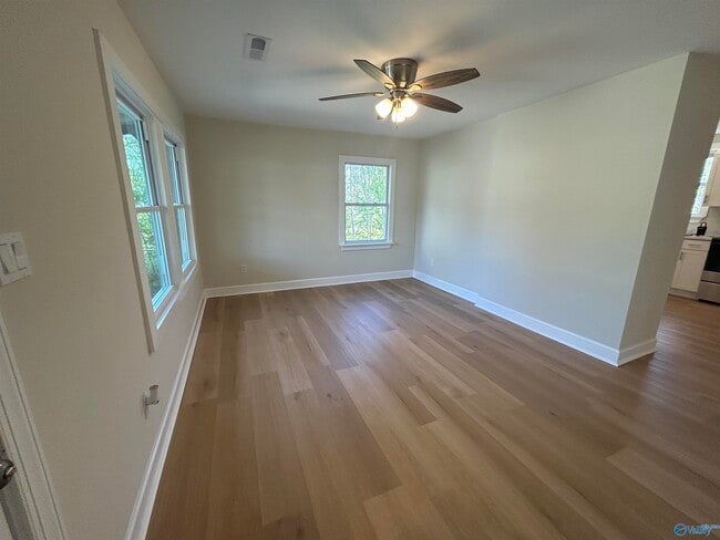 Building Photo - 220 8th Ave NW