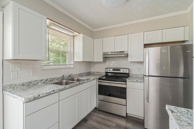 Building Photo - 2832 Vicksburg Ln
