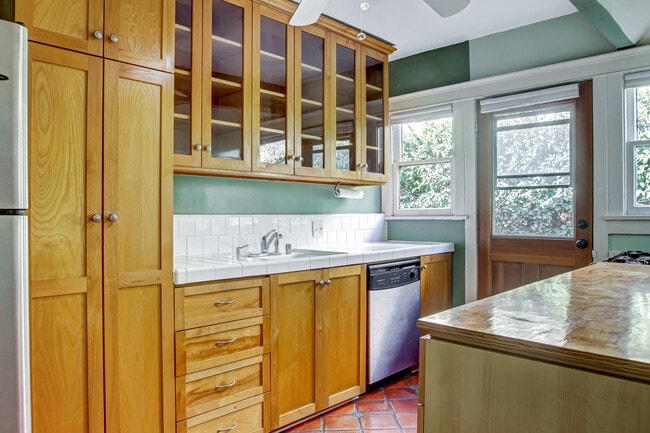 Kitchen - 801 N June St