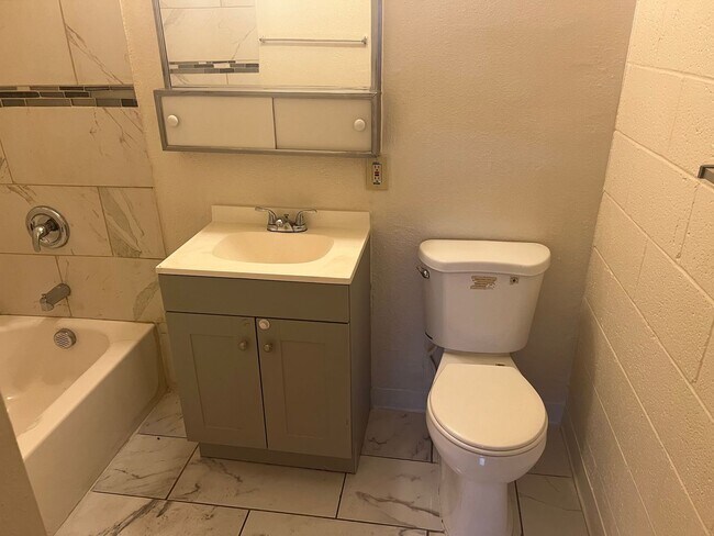Building Photo - Affordable 1BED, 1BATH APARTMENT