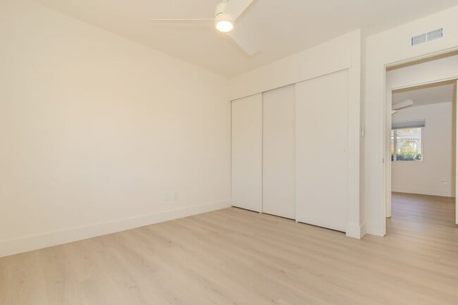 Building Photo - Completely Refreshed Spacious 3 Bed/2 Bath...