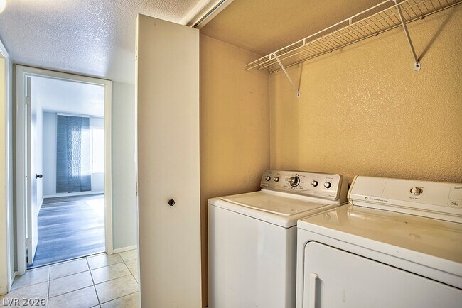 Building Photo - 3128 Tarpon