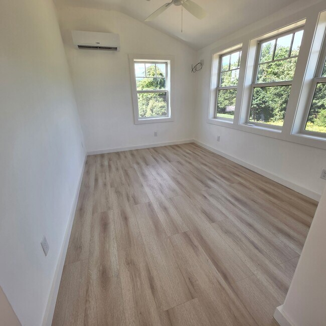 Building Photo - 36 Barrows Rd