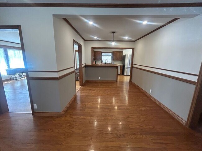 Building Photo - 2434 Florencita Dr W