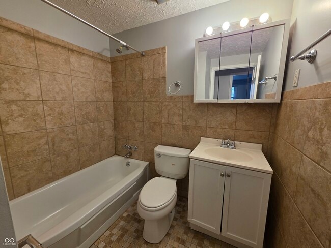 Building Photo - 1936 Heather Ct