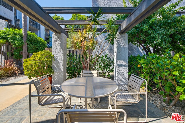 Building Photo - 1920 Pandora Ave