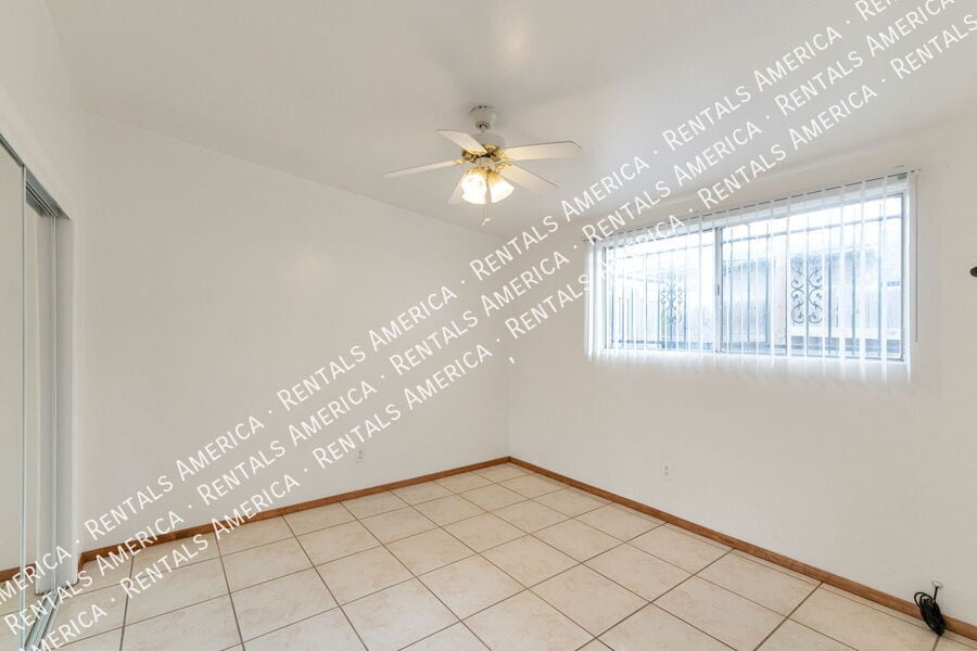 Building Photo - 803 E Holaway Dr