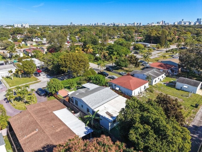 Building Photo - 1624 NE 175th St