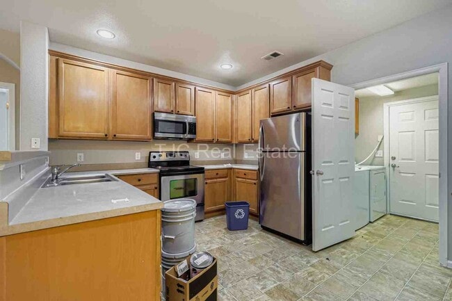 Building Photo - 9042 E 24th Pl