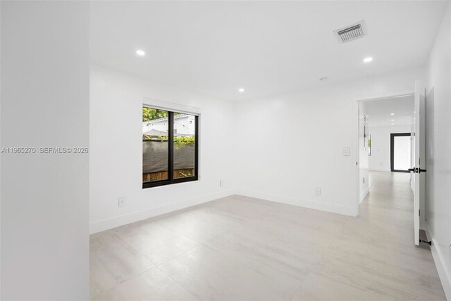 Building Photo - 3668 SW 26th St