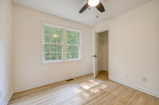 Building Photo - 2416 Horseshoe Bend Dr