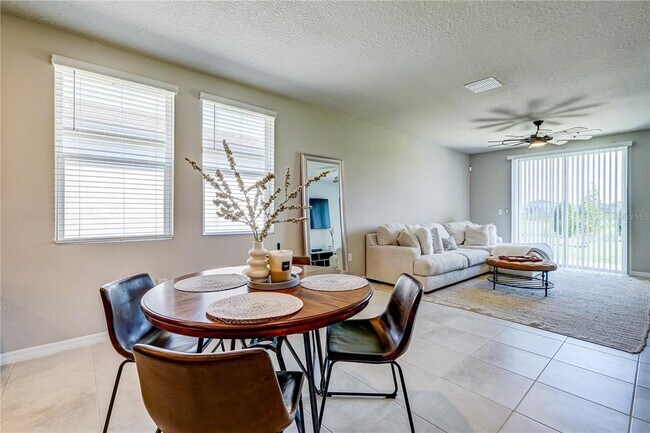 Building Photo - 10210 Daybreak Glen