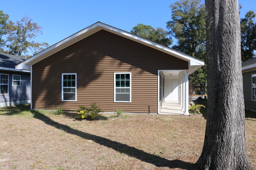 Building Photo - 14 Laurel Leaf Ln