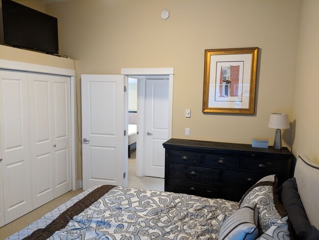 Building Photo - Ballard Townhouse