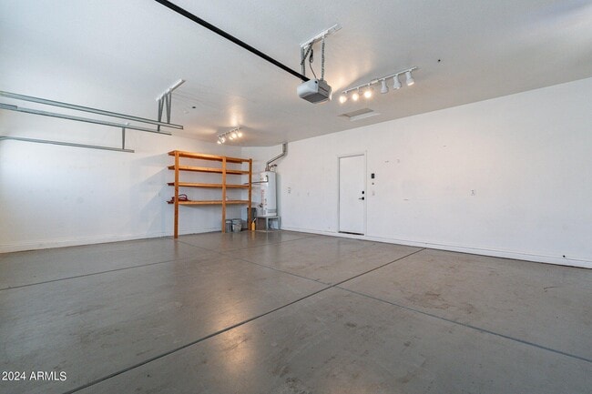 Building Photo - 1245 E San Carlos Way