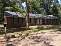 Building Photo - Quiet Neighborhood in Downtown Douglasville