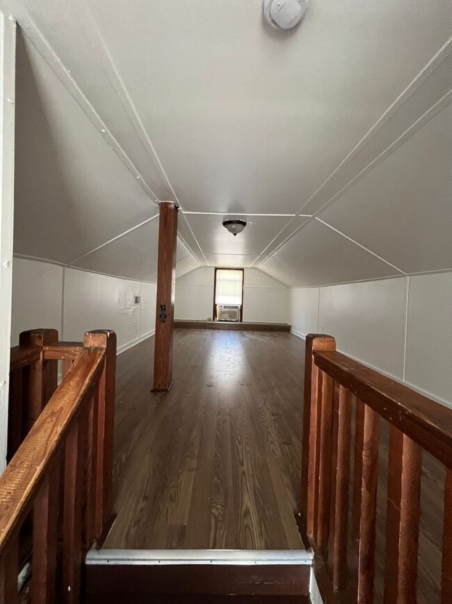 Building Photo - Great Home in Procter St!