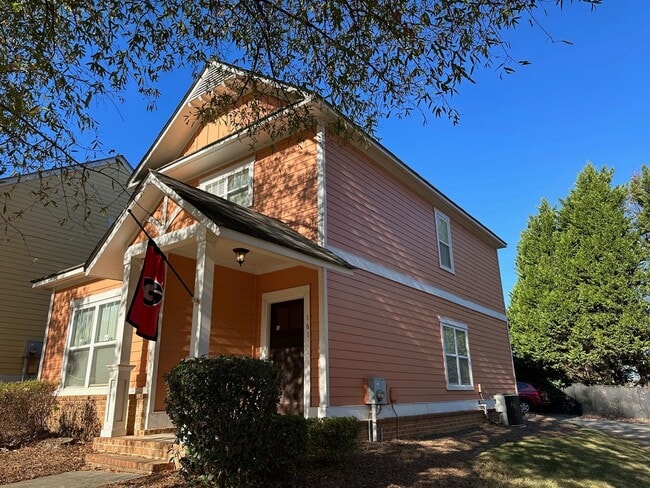 Building Photo - The Retreat @ Magnolia Bluff!