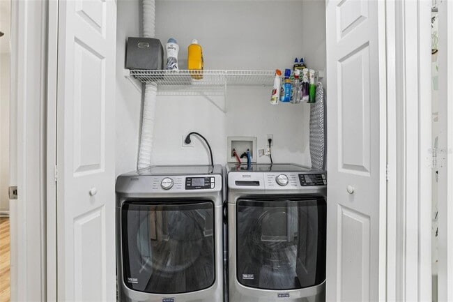 Building Photo - 860 N Orange Ave