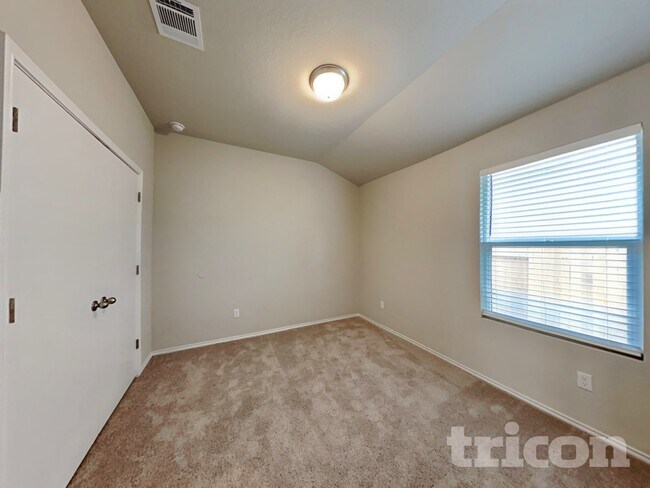 Building Photo - 5300 Saddle Clb Dr