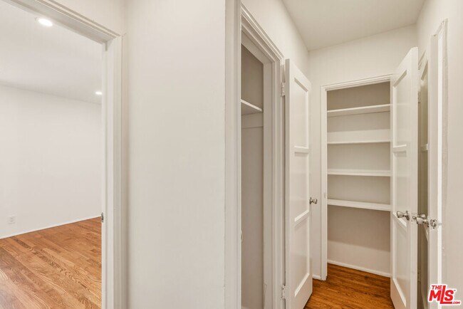 Building Photo - 2710 Bellevue Ave