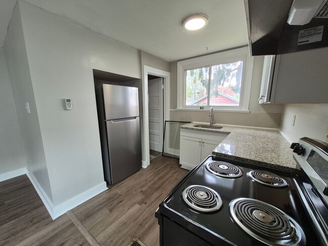 Building Photo - Cozy 2 Bedroom Ranch