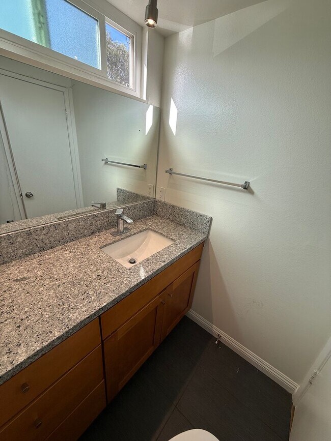 Building Photo - Paradise Manor Condo for lease