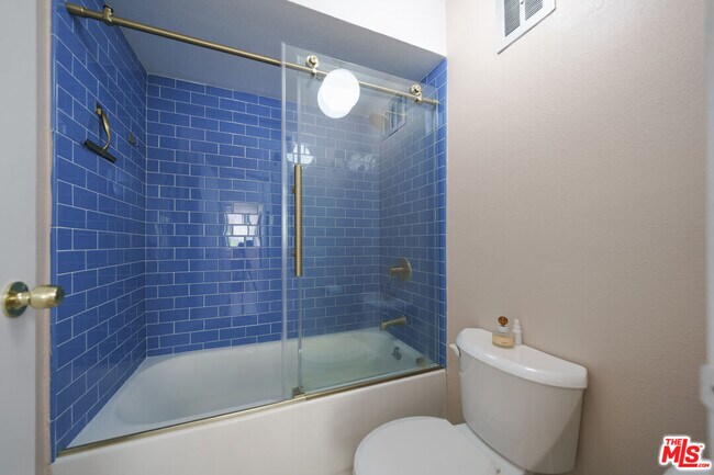 Building Photo - 421 La Fayette Park Pl