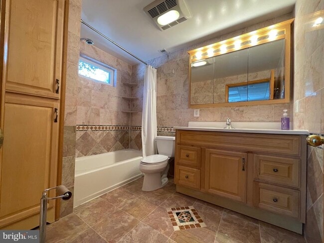 Building Photo - 5300 Summit Dr