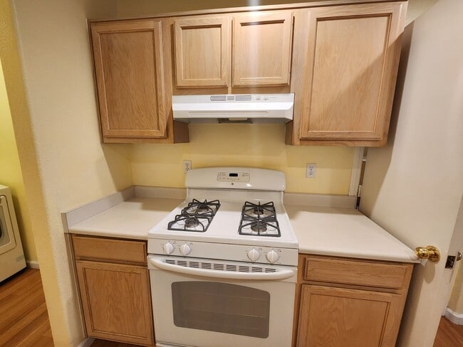 Building Photo - Modern Comfort in the Heart of Summerlin!