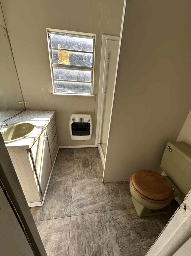 Building Photo - 815 Cedar St