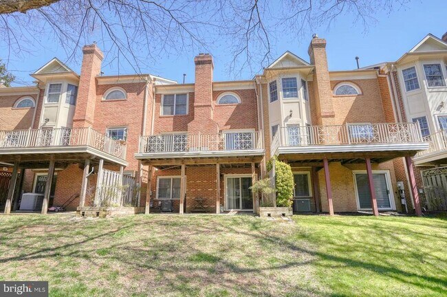 Building Photo - 28 Sterling Ct