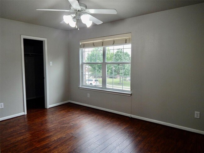 Building Photo - 1110 Willowbrook Dr