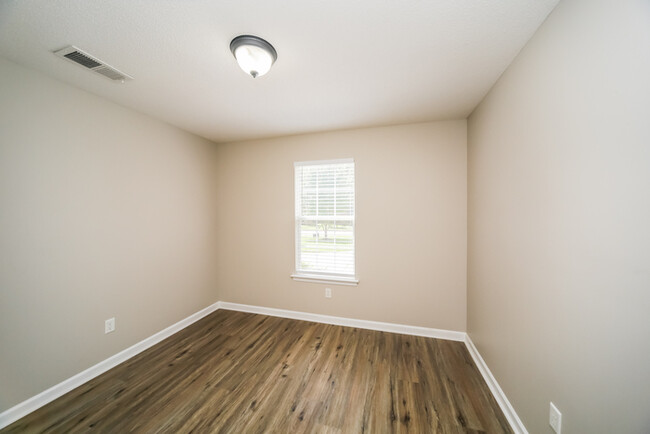Building Photo - 5918 Keebler Dr W