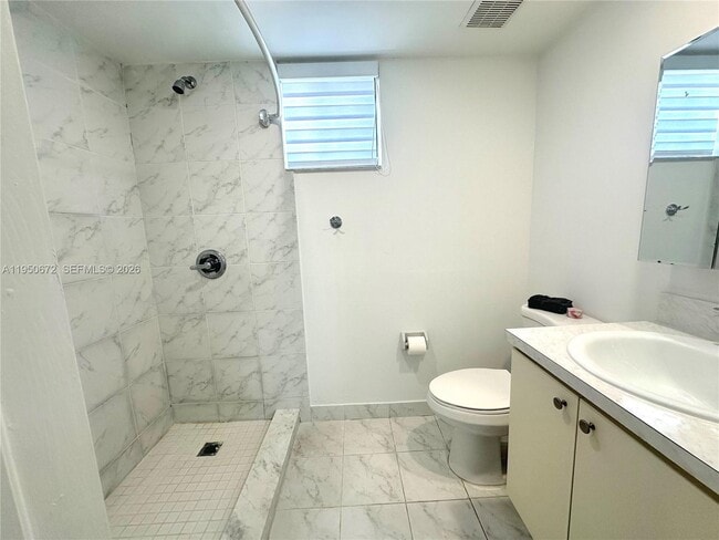 Building Photo - 9340 Fontainebleau Blvd