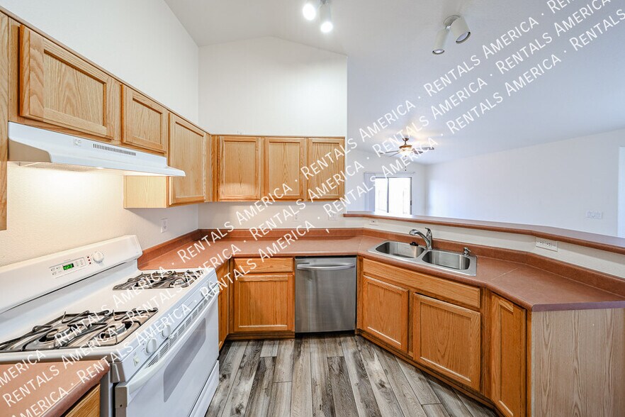 Building Photo - 6437 W Saddlehorn Rd