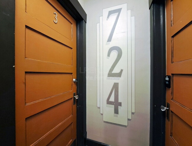 Building Photo - 724 Brookline Ave