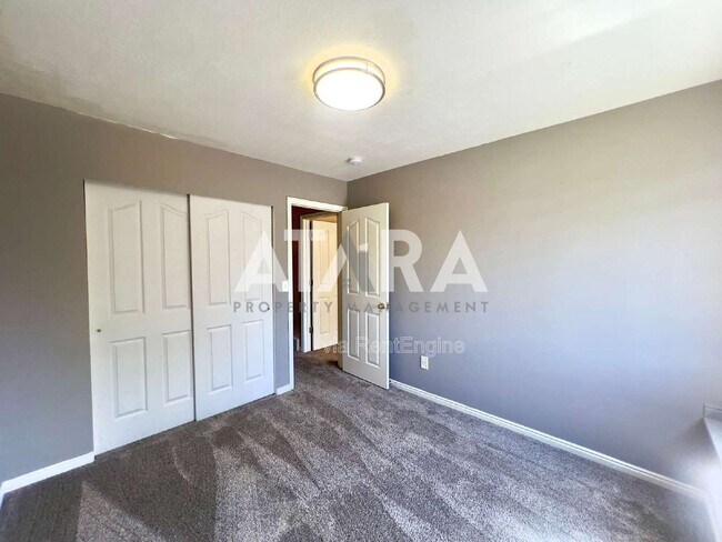 Building Photo - 11837 Sunrise View Dr