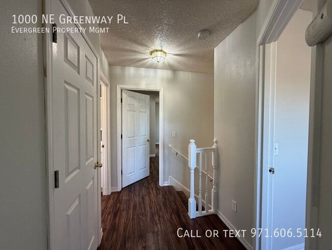 Building Photo - 1000 NE Greenway Pl