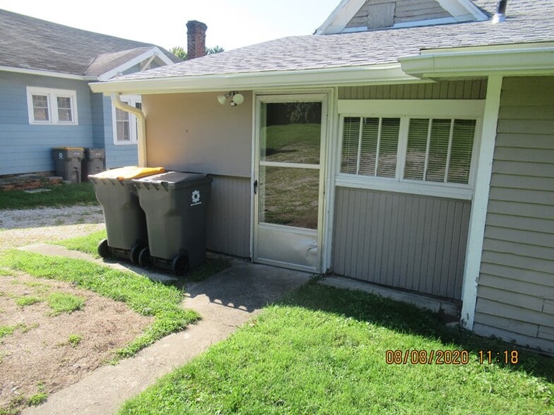 Building Photo - 419 E 12th St