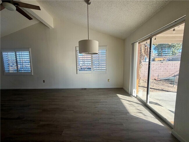 Building Photo - 1660 Kyle Ave