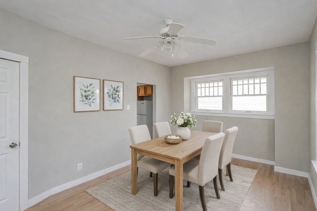 Building Photo - 3725 Leybourn Ave