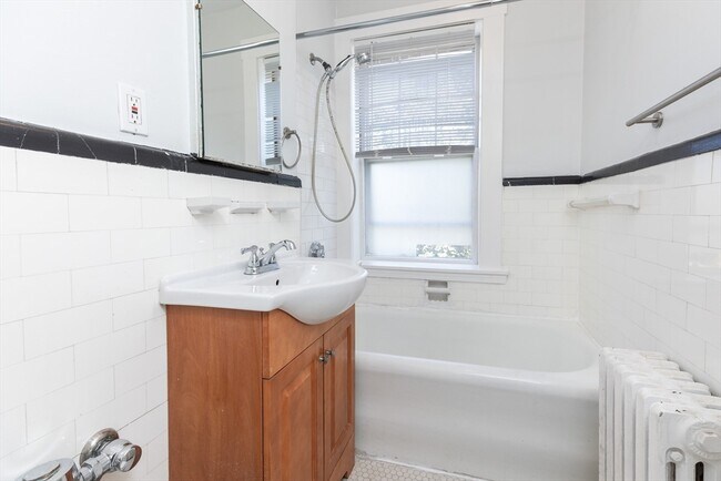 Building Photo - 22 Concord Ave