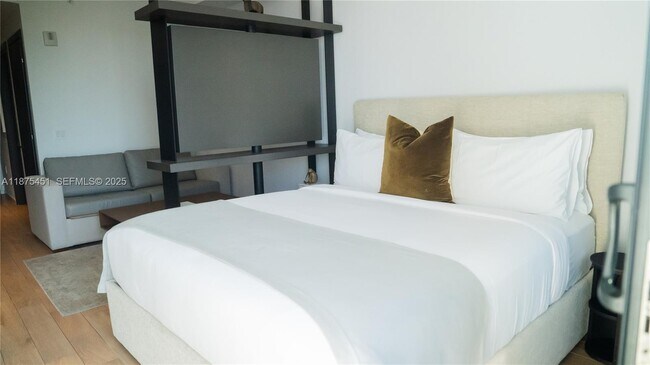 Building Photo - 398 NE 5th St