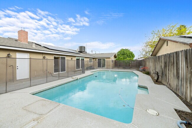 Building Photo - 1212 S Demaree St