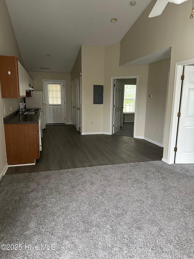 Building Photo - 4460 Magellan Ct