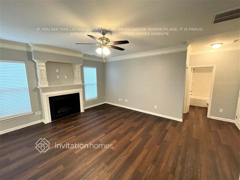 Building Photo - 1631 Eastway Dr