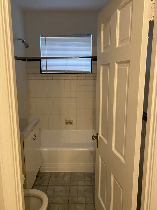 Building Photo - 1800 Shepherd St NE