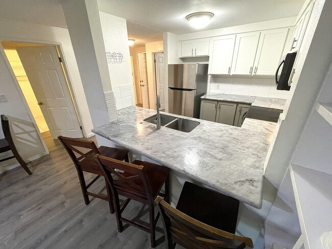 Building Photo - Kihei Shores - Furnished 2 Bed/2Bath Condo - Pool and Hot Tub - 2 Parking Spaces