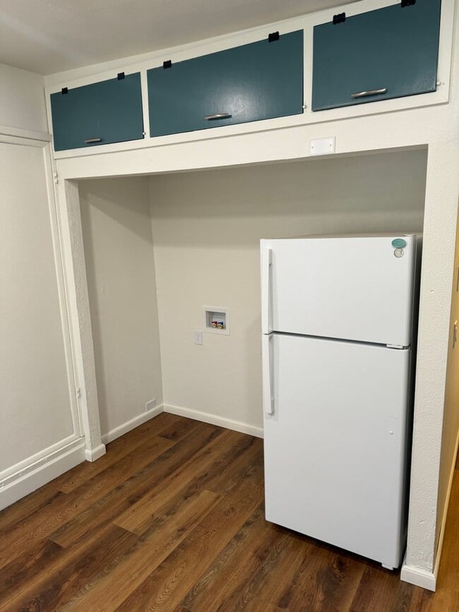 Building Photo - Back Unit of a Great Duplex in the Heart o...